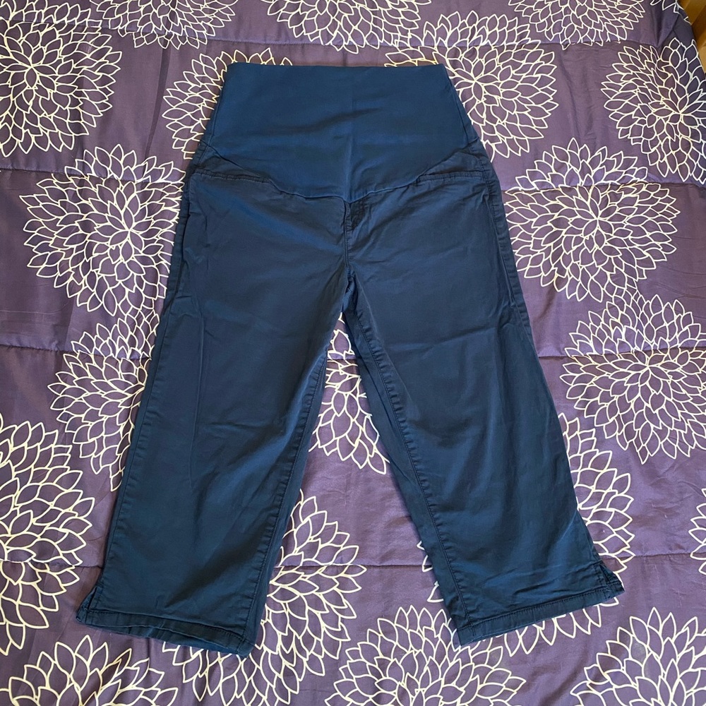 Maternity capris with belly panel